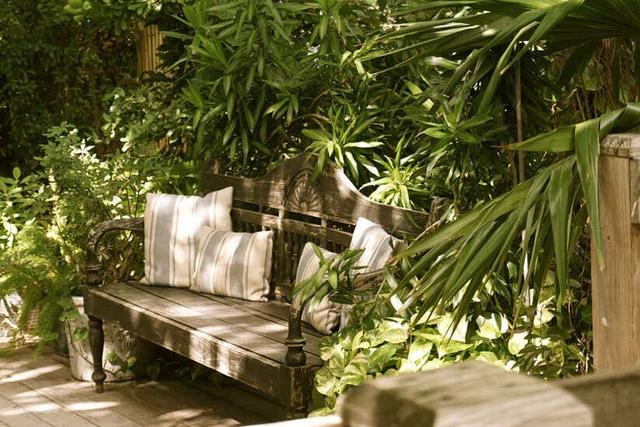 Gartenbank selber machen: Bauanleitung für eine bequeme Bank mit Rückenlehne Gartenbank selber machen: Bauanleitung für eine bequeme Bank mit Rückenlehne