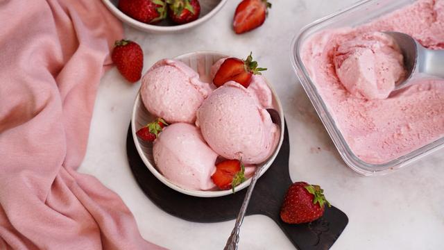 Veganes Softeis aus Früchten selber machen: Schritt-für-Schritt-Anleitung Veganes Softeis aus Früchten selber machen: Schritt-für-Schritt-Anleitung