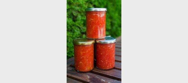 Genussvolle Vielfalt: Verschiedene Varianten für selbstgemachte stückige Tomaten Genussvolle Vielfalt: Verschiedene Varianten für selbstgemachte stückige Tomaten