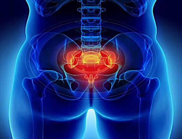 Nach einem Sturz auf das Steißbein: Wichtige Anzeichen für einen Arztbesuch