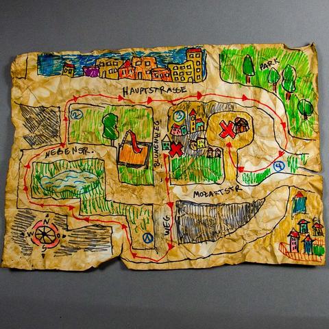 Altes Papier und spannende Geschichten: So werden Schatzkarten authentisch Altes Papier und spannende Geschichten: So werden Schatzkarten authentisch