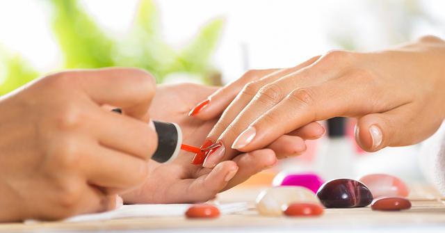 Alles, was Sie über das Selbermachen von Acrylnägeln wissen müssen Alles, was Sie über das Selbermachen von Acrylnägeln wissen müssen