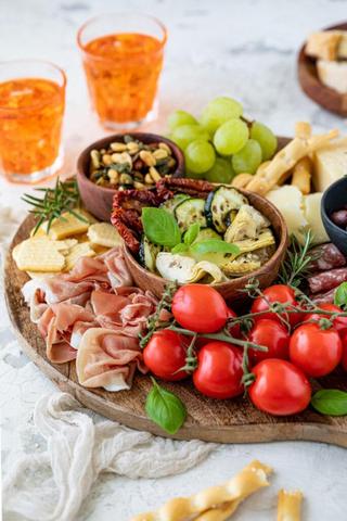 Antipasti Platte selbst gemacht: Eine kulinarische Reise durch Italien Antipasti Platte selbst gemacht: Eine kulinarische Reise durch Italien