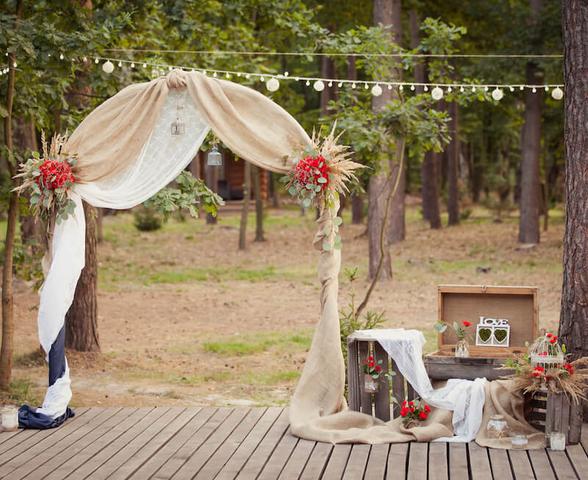 Traumhafte DIY Hochzeitsbögen für eine persönliche Zeremonie Traumhafte DIY Hochzeitsbögen für eine persönliche Zeremonie