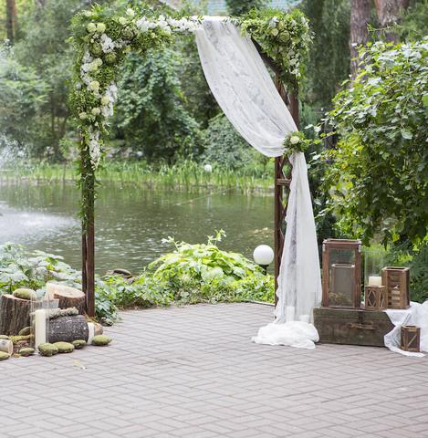 Tipps und Inspiration: Euren eigenen Hochzeitsbogen gestalten Tipps und Inspiration: Euren eigenen Hochzeitsbogen gestalten