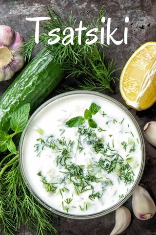 Genieße den Sommer mit selbstgemachtem Tzatziki Genieße den Sommer mit selbstgemachtem Tzatziki