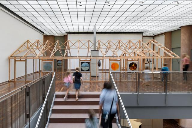 Ausstellung mit Werken von Oscar Tuazon in der Kunsthalle Bielefeld Ausstellung mit Werken von Oscar Tuazon in der Kunsthalle Bielefeld