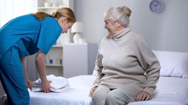 Was ist Verhinderungspflege? Eine zeitlich begrenzte Entlastung für Pflegepersonen Was ist Verhinderungspflege? Eine zeitlich begrenzte Entlastung für Pflegepersonen