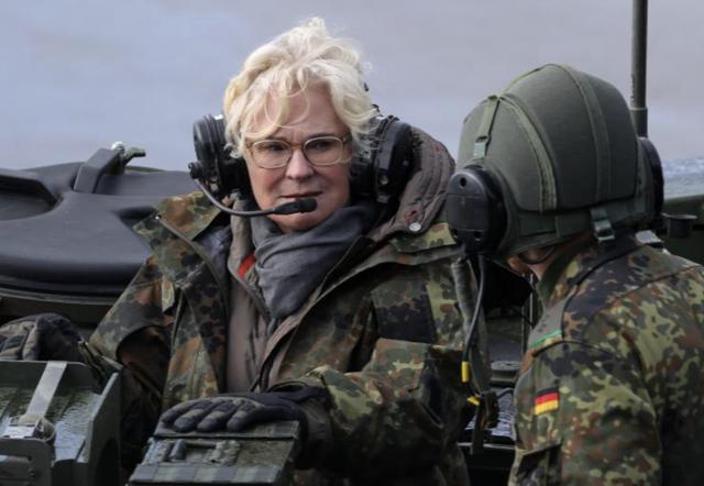 6. Kontroverse um Lieferungen an die Ukraine: Was hat Lambrecht falsch gemacht? 6. Kontroverse um Lieferungen an die Ukraine: Was hat Lambrecht falsch gemacht?