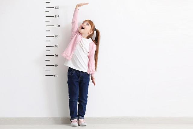 Wachstumsschmerzen bei Kindern: Ursachen und Behandlungsmöglichkeiten Wachstumsschmerzen bei Kindern: Ursachen und Behandlungsmöglichkeiten