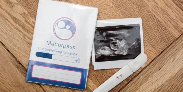 4. Schwangerschaft und Arbeit: Darf der Chef den Mutterpass einfordern? 4. Schwangerschaft und Arbeit: Darf der Chef den Mutterpass einfordern?