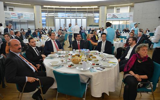 Die offiziellen Iftar-Zeiten heute in NRW laut Diyanet İşleri Başkanlığı Methode. Die offiziellen Iftar-Zeiten heute in NRW laut Diyanet İşleri Başkanlığı Methode.