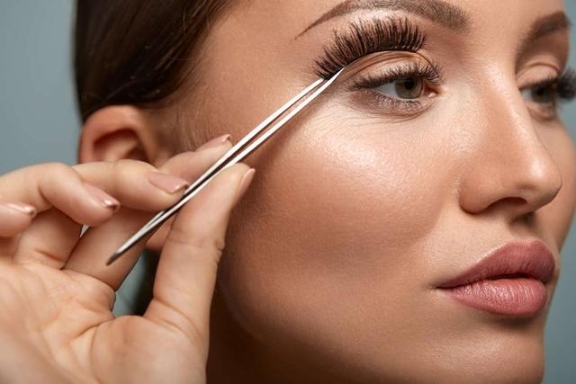 Falsche Wimpern: Mehr als nur ein Schönheitsprodukt? Falsche Wimpern: Mehr als nur ein Schönheitsprodukt?