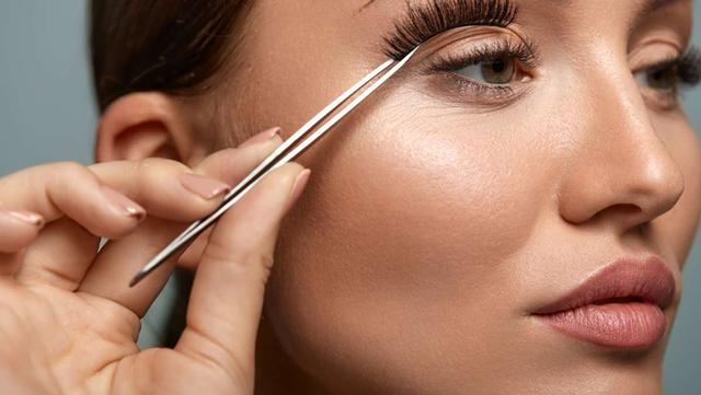Die wahren Erfinder von Fake Lashes: Eine kurze Geschichte Die wahren Erfinder von Fake Lashes: Eine kurze Geschichte