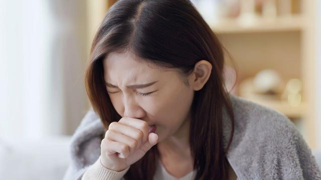 Warum ist der Husten abends schlimmer? Mögliche Faktoren und effektive Maßnahmen