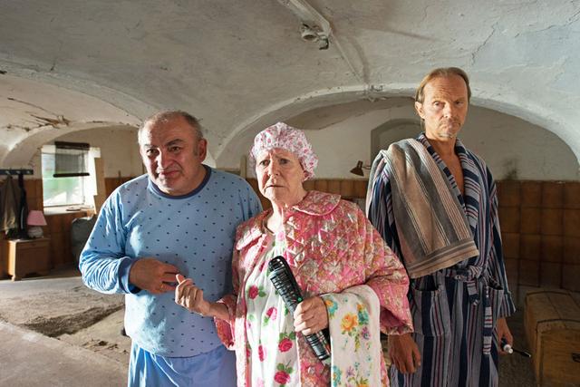 Warum wird die Oma in den Eberhofer Büchern ausgetauscht? Warum wird die Oma in den Eberhofer Büchern ausgetauscht?