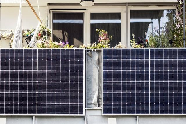 Energie sparen mit Balkonkraftwerken: Wie effektiv sind sie? Energie sparen mit Balkonkraftwerken: Wie effektiv sind sie?