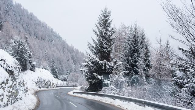 Blitzeis: Ursachen, Auswirkungen und Sicherheitstipps.