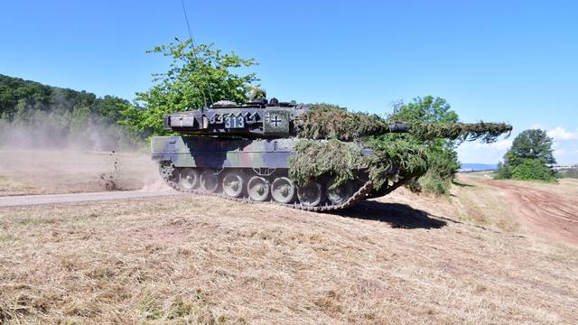 5. Vergleich von Schützenpanzern und Kampfpanzern: Unterschiede in Feuerkraft, Panzerung und Einsatzweise 5. Vergleich von Schützenpanzern und Kampfpanzern: Unterschiede in Feuerkraft, Panzerung und Einsatzweise