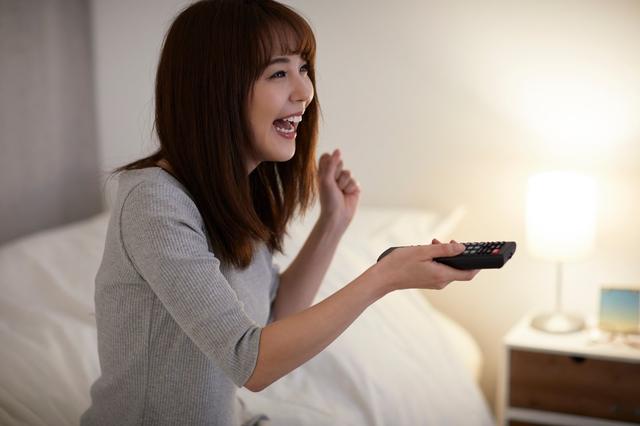 Der rote Knopf auf deiner Fernbedienung: Was steckt hinter HbbTV?