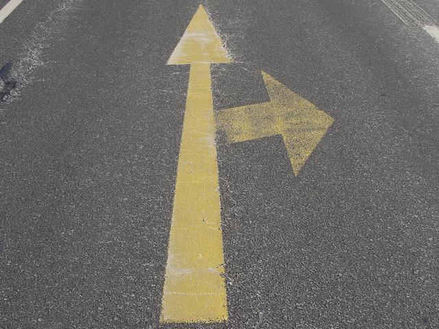 Alles, was Sie über gelbe Fahrbahnmarkierungen beachten müssen Alles, was Sie über gelbe Fahrbahnmarkierungen beachten müssen