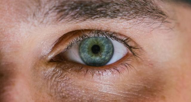 Alternativen zur operativen Augenlidstraffung: Preise und Möglichkeiten Alternativen zur operativen Augenlidstraffung: Preise und Möglichkeiten