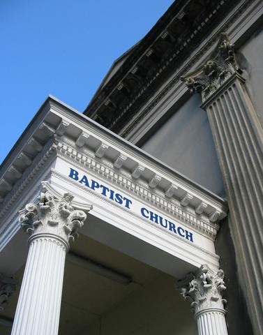 Unterschiede zwischen baptistischer, katholischer und evangelischer Kirche: Blick auf die theologischen Differenzen Unterschiede zwischen baptistischer, katholischer und evangelischer Kirche: Blick auf die theologischen Differenzen