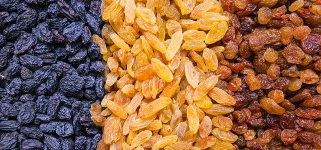 Sultaninen: Die goldgelben Weintrauben mit besonderen Eigenschaften Sultaninen: Die goldgelben Weintrauben mit besonderen Eigenschaften