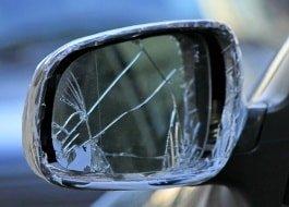 Lösungen für ein gebrochenes Spiegelglas am linken Außenspiegel Lösungen für ein gebrochenes Spiegelglas am linken Außenspiegel