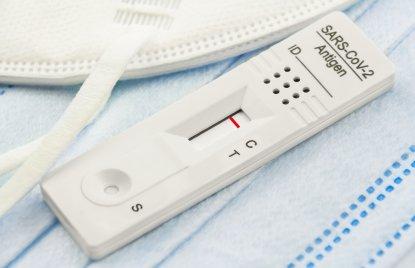 Gesundheitsminister Laumann lädt zum Austausch ein: Was tun bei einem positiven Schnelltest in NRW?