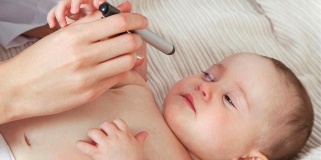 Kopfstoß beim Säugling: Ab wann ist ein Arztbesuch erforderlich?