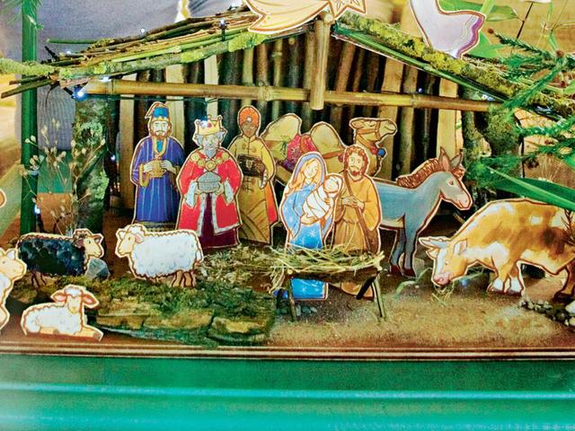 Schritt-für-Schritt-Anleitung für den Bau einer eigenen Weihnachtskrippe