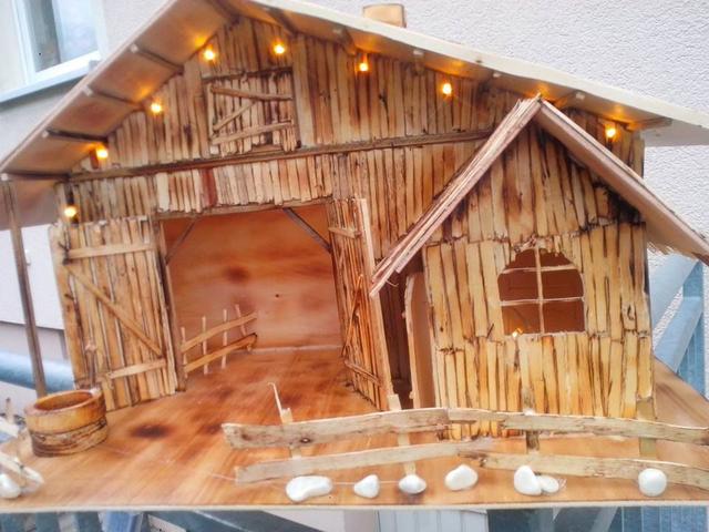 Festliche Atmosphäre im Haus: Schwibbogen mit Krippen-Karussell selbst bauen Festliche Atmosphäre im Haus: Schwibbogen mit Krippen-Karussell selbst bauen