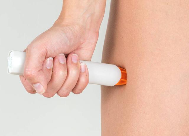 Adrenalin-Spritze bei einem Wespenstich: Lebensrettende Maßnahme Adrenalin-Spritze bei einem Wespenstich: Lebensrettende Maßnahme