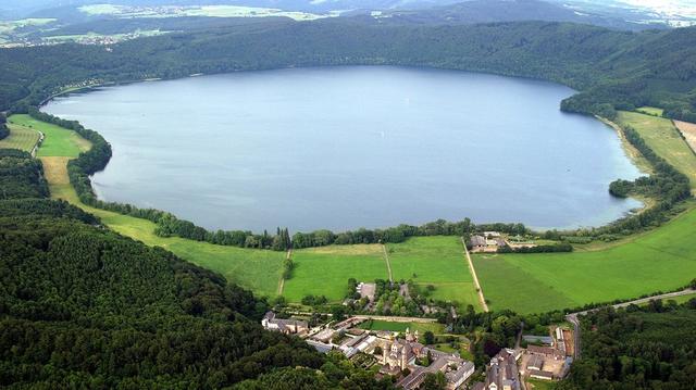 Aktive Vulkane in Deutschland: Die Eifel als vulkanisches Gebiet Aktive Vulkane in Deutschland: Die Eifel als vulkanisches Gebiet
