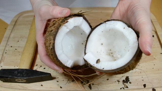 Kokosnüsse öffnen ohne Werkzeug: Schritt-für-Schritt-Anleitung