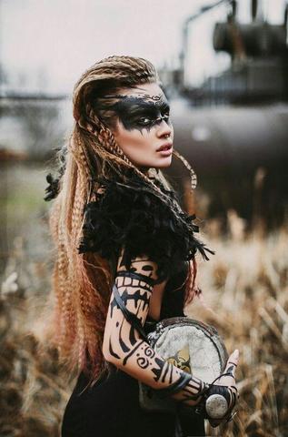 Kreative Ideen für ein selbstgemachtes Wikinger Kostüm für Damen Kreative Ideen für ein selbstgemachtes Wikinger Kostüm für Damen