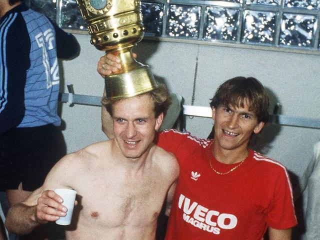 Der Handschuh von Willi Lemke: Eine nähere Betrachtung seiner Verwendung. Der Handschuh von Willi Lemke: Eine nähere Betrachtung seiner Verwendung.