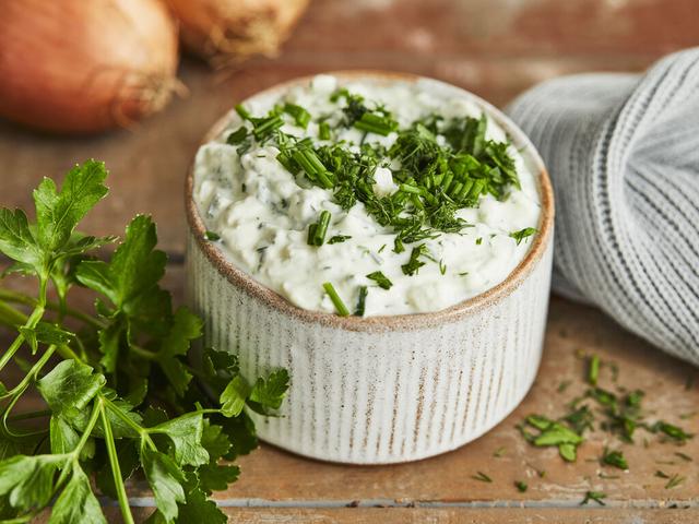 Vielfältige Möglichkeiten: Kreative Rezepte für selbstgemachten Kräuterquark Vielfältige Möglichkeiten: Kreative Rezepte für selbstgemachten Kräuterquark